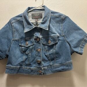 ✨💙 TORRID Blue Denim Shirt – Size 00 (Fits 10–12) 💙✨
🆕 Brand New With Tags! 🏷️